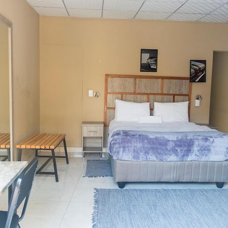 Ondangwa Rest Camp Bed & Breakfast Exterior foto