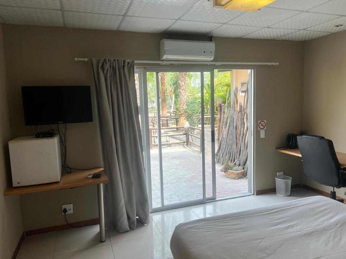 Ondangwa Rest Camp Bed & Breakfast Exterior foto