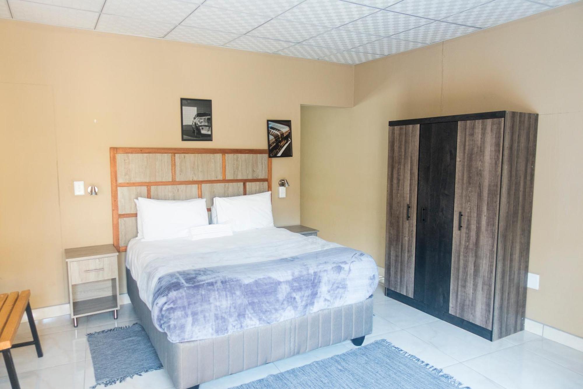 Ondangwa Rest Camp Bed & Breakfast Exterior foto
